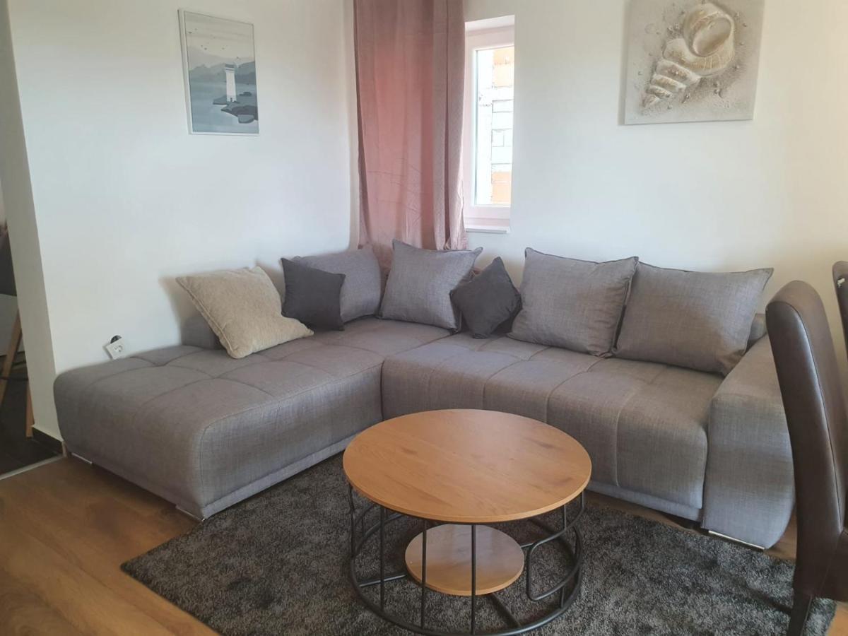 Muring Apartments Tribalj Eksteriør bilde